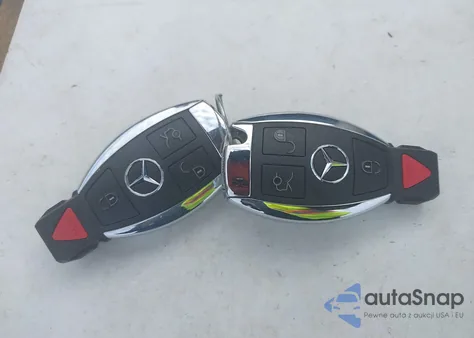 2015 Mercedes-Benz C 300 z USA, uszkodzony, nr VIN 55SWF4JB5FU074930